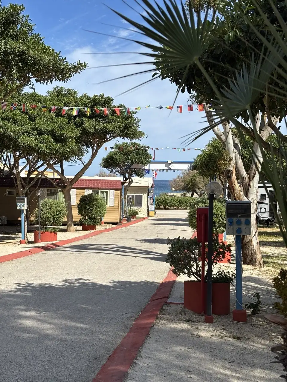 Camper parcheggiati sul lungomare
